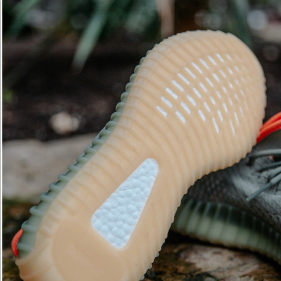 adidas Yeezy - Picture 4 of 4